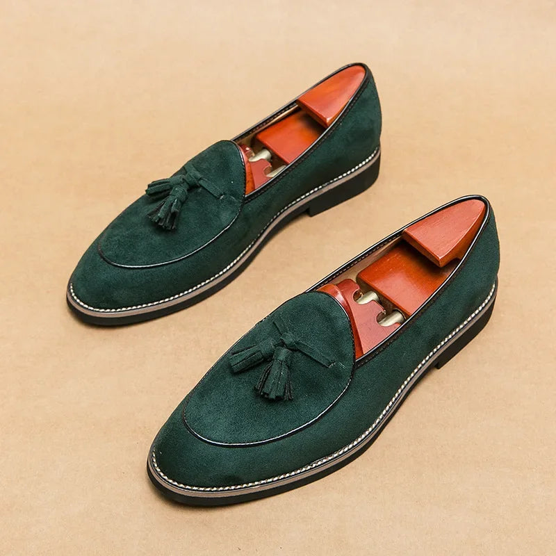 Mocasines para Hombre en Terciopelo Grande con Borlas, Zapatos de Vestir Slip-On con Punta Puntiaguda