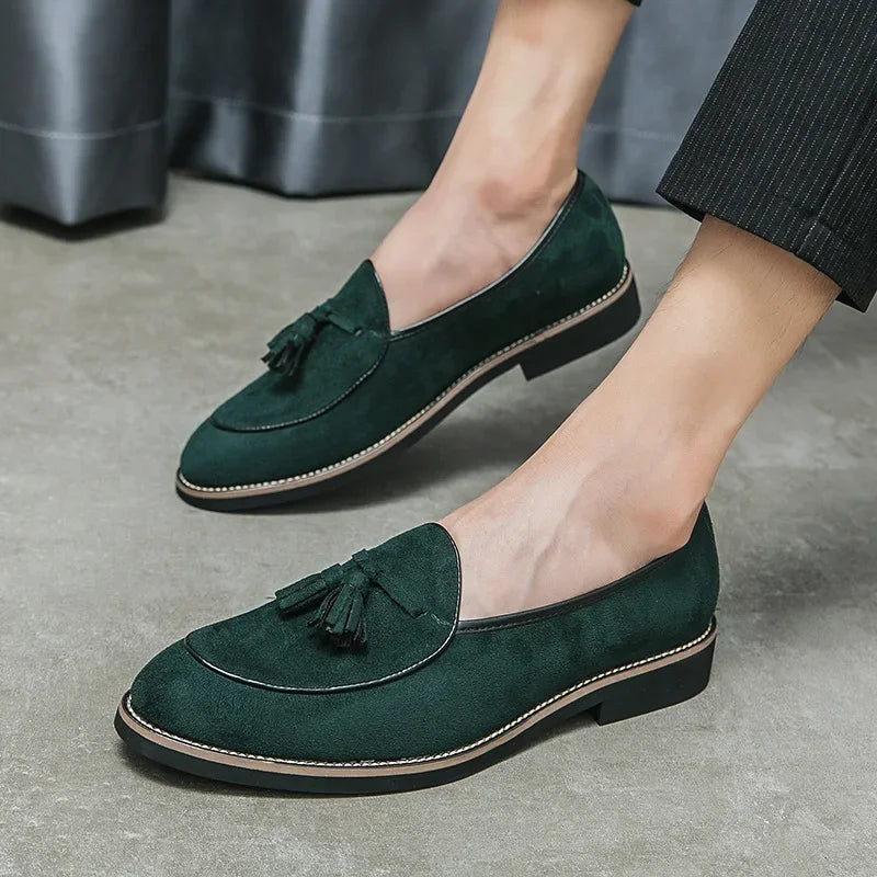Mocasines para Hombre en Terciopelo Grande con Borlas, Zapatos de Vestir Slip-On con Punta Puntiaguda